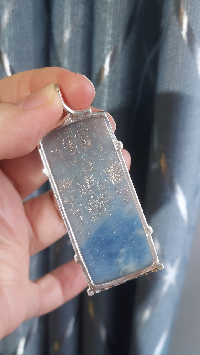 Обратная сторона украшения