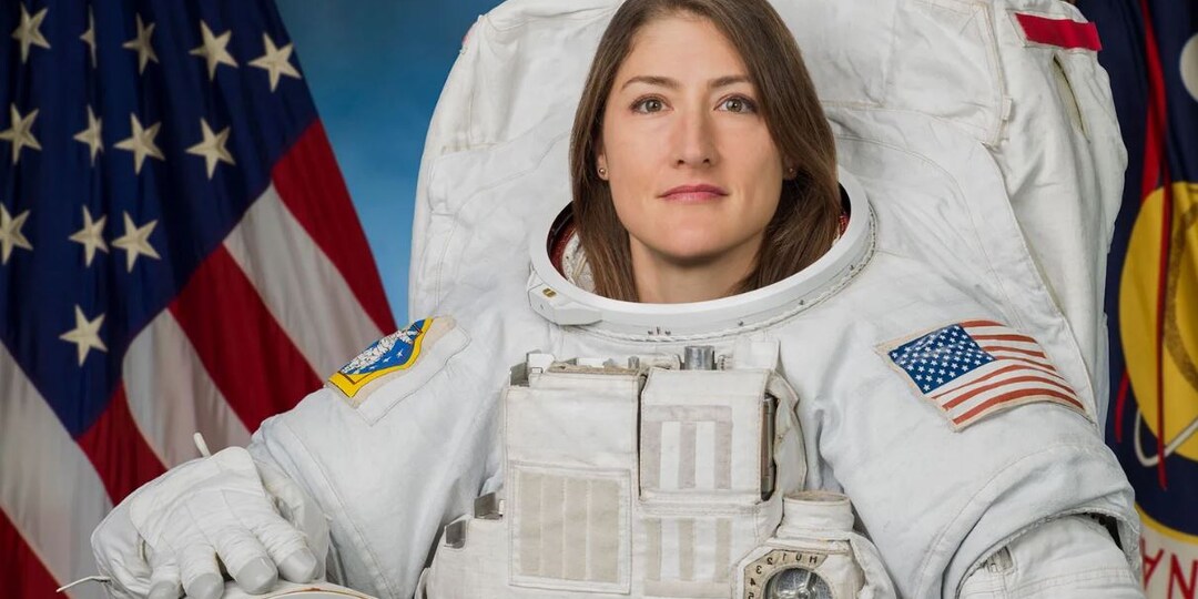 Песня в честь астронавтки Кристины Кох, которая исполняется "адвокатами NASA" с особым воодушевлением