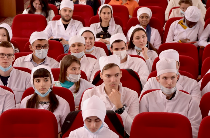 Свободный конкурс в медвузах: в провинции – по нулям, в столицах – поступай не хочу