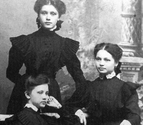 Муланы-мажорки. Как девицы из богатых семей отправились на войну и что из этого вышло