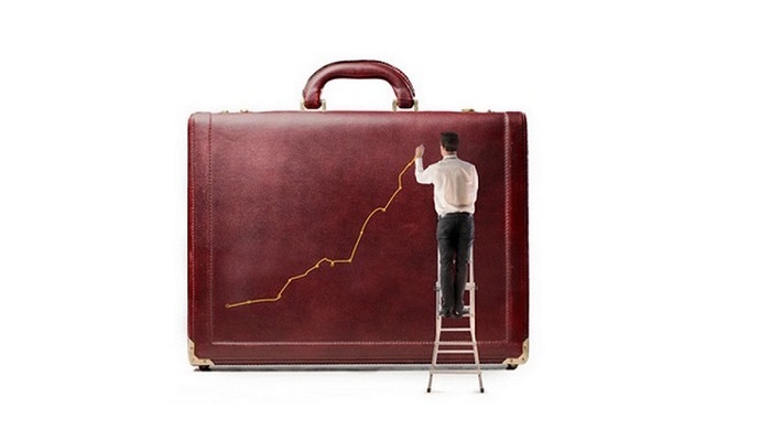 Правильный портфель игнорирует чувства. Лучшая стратегия - та, которую можно формализовать и посчитать на истории.  