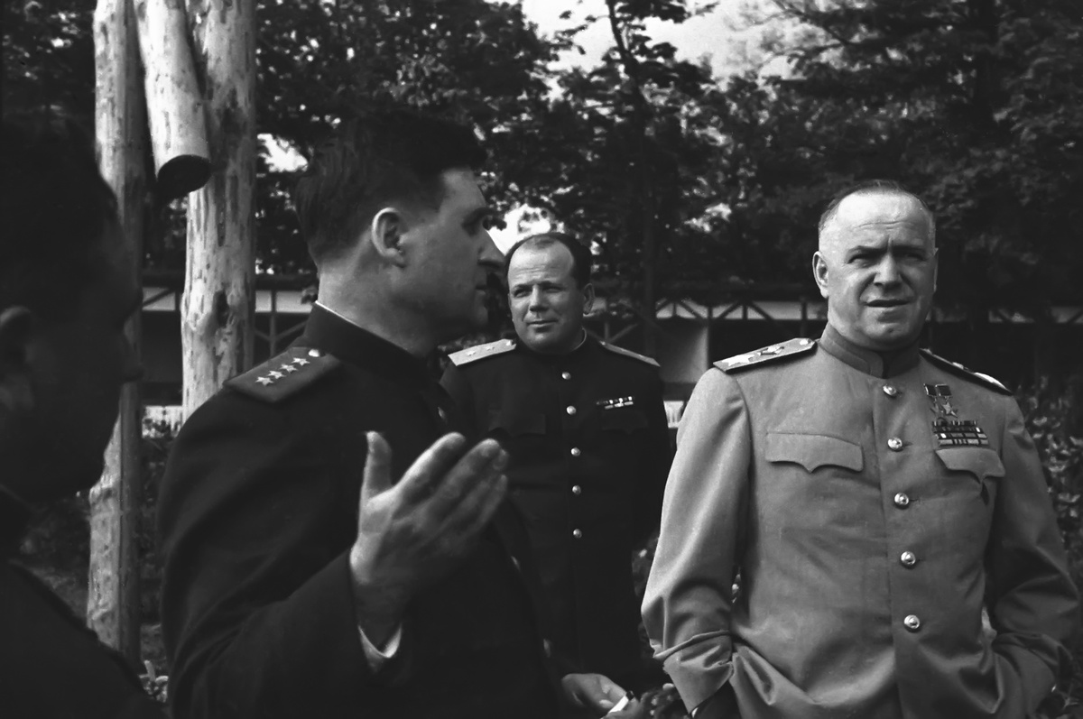 8 мая 1945 года.  Германия. Советская делегация перед подписанием Акта о безоговорочной капитуляции всех вооружённых сил.