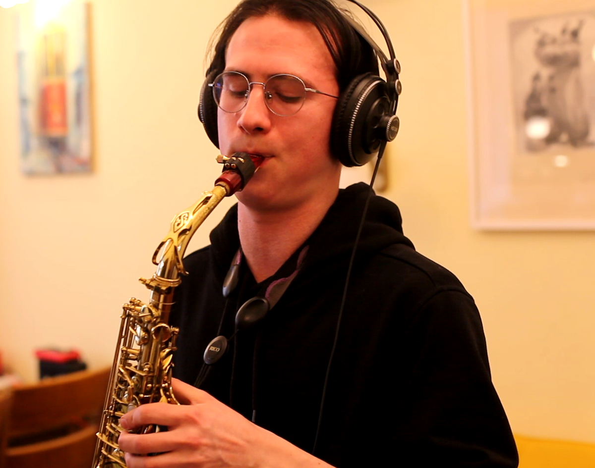 Записать дома саксофон - задача со звёздочкой