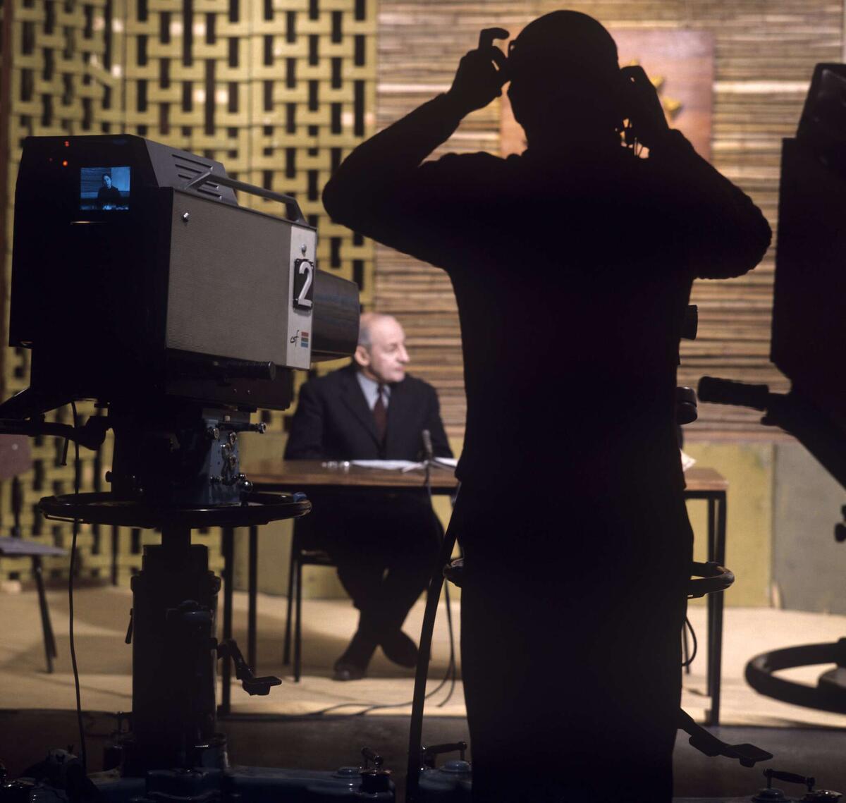 Во время записи телепередачи «В мире животных». Фото Л. Великжанина