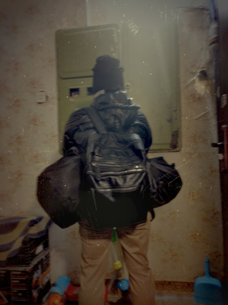 Вобщем, обвешалась я десятком килограммов сумок с едой и инструментами (простите качество фото, фотографом был деть)