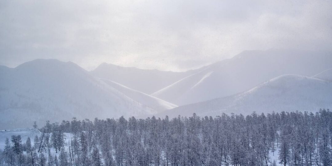 Снежно-морозное утро в горах Колымы
