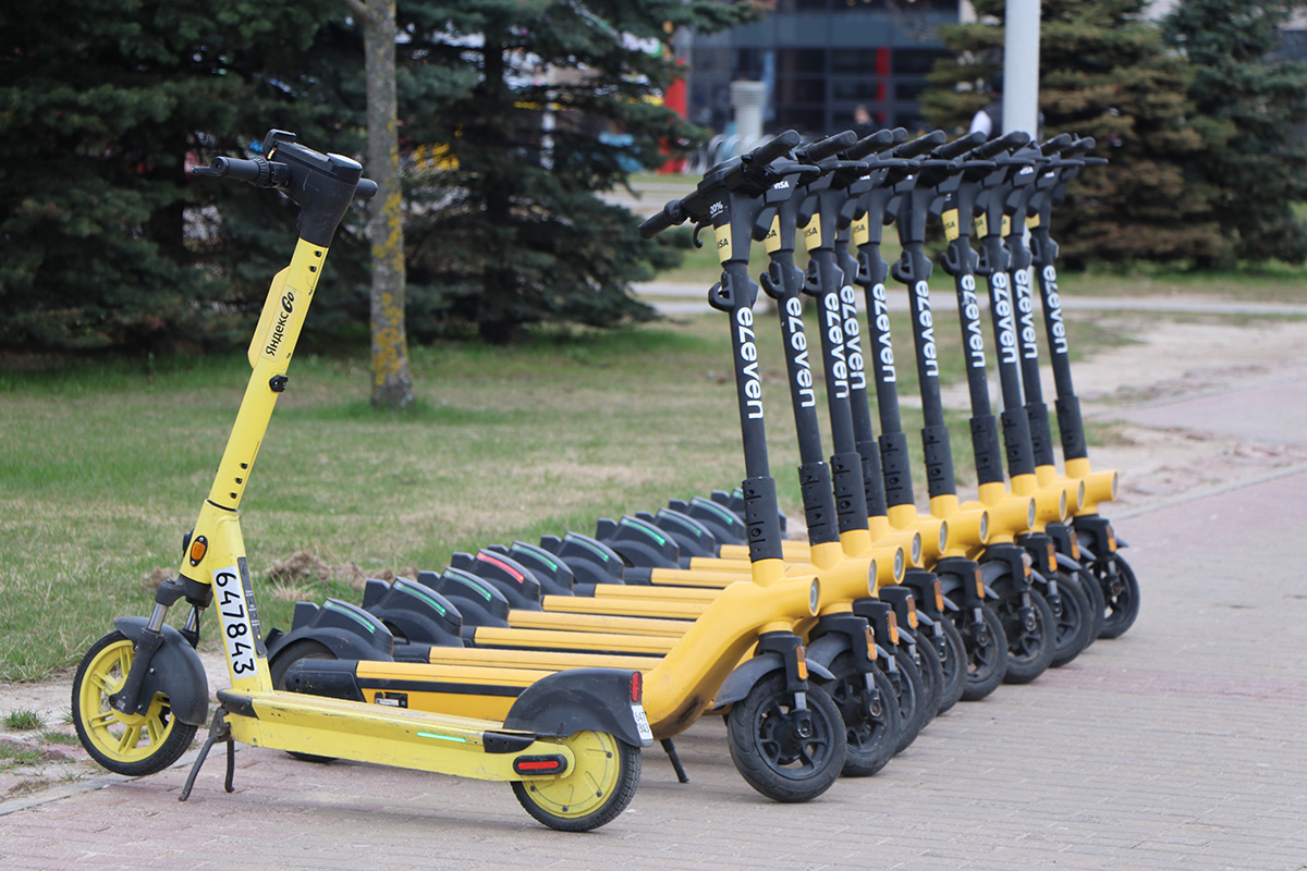    Парковка самокатов в Минске