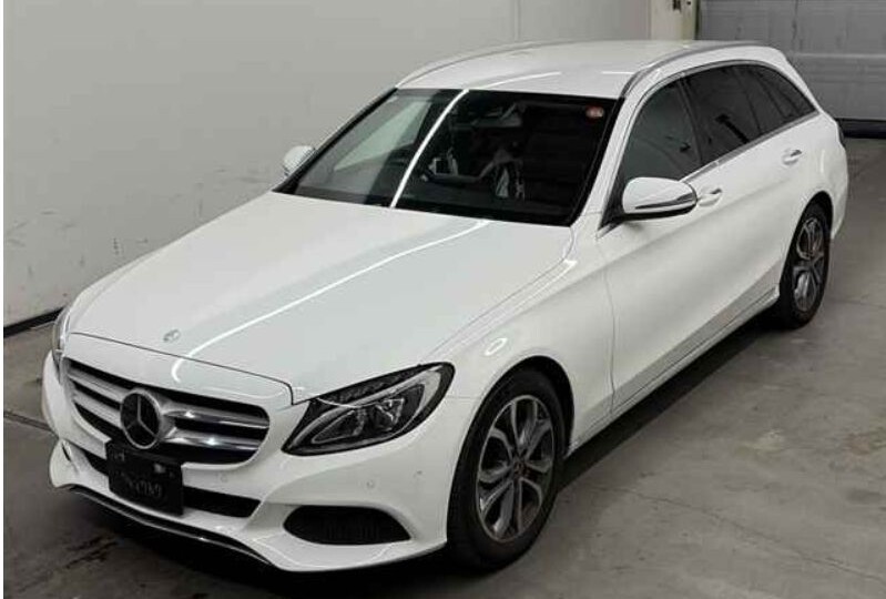Mercedes-Benz C-Class - стильный и мощный универсал от 1 500 000 рублей.