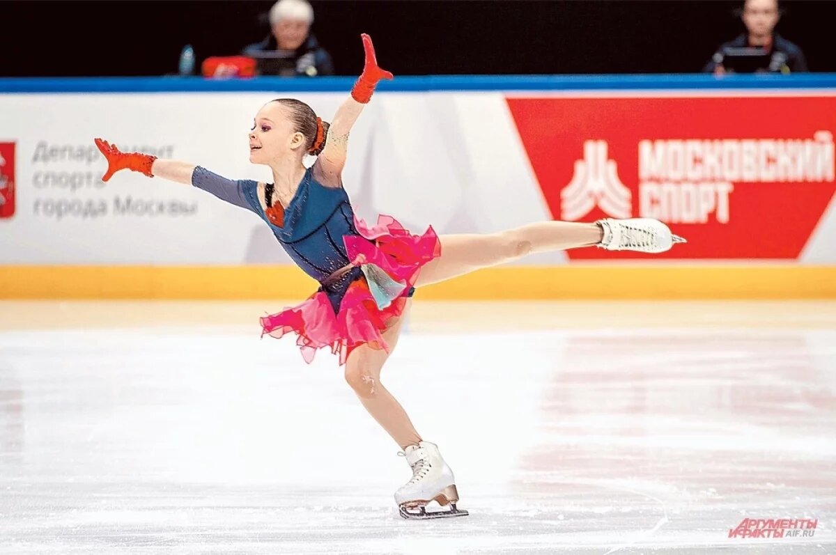    Агата Цыганова, воспитанница спортивной школы олимпийского резерва по фигурному катанию на коньках имени С. А. Жука, изящно выступила в финале Кубка Московского спорта «Битва школ», который прошёл на льду «Навка Арены».