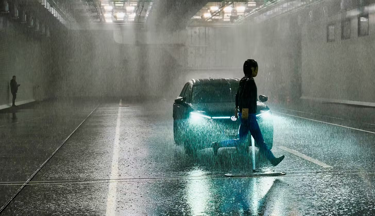 Скорость движения автомобилей ограничили до минимума