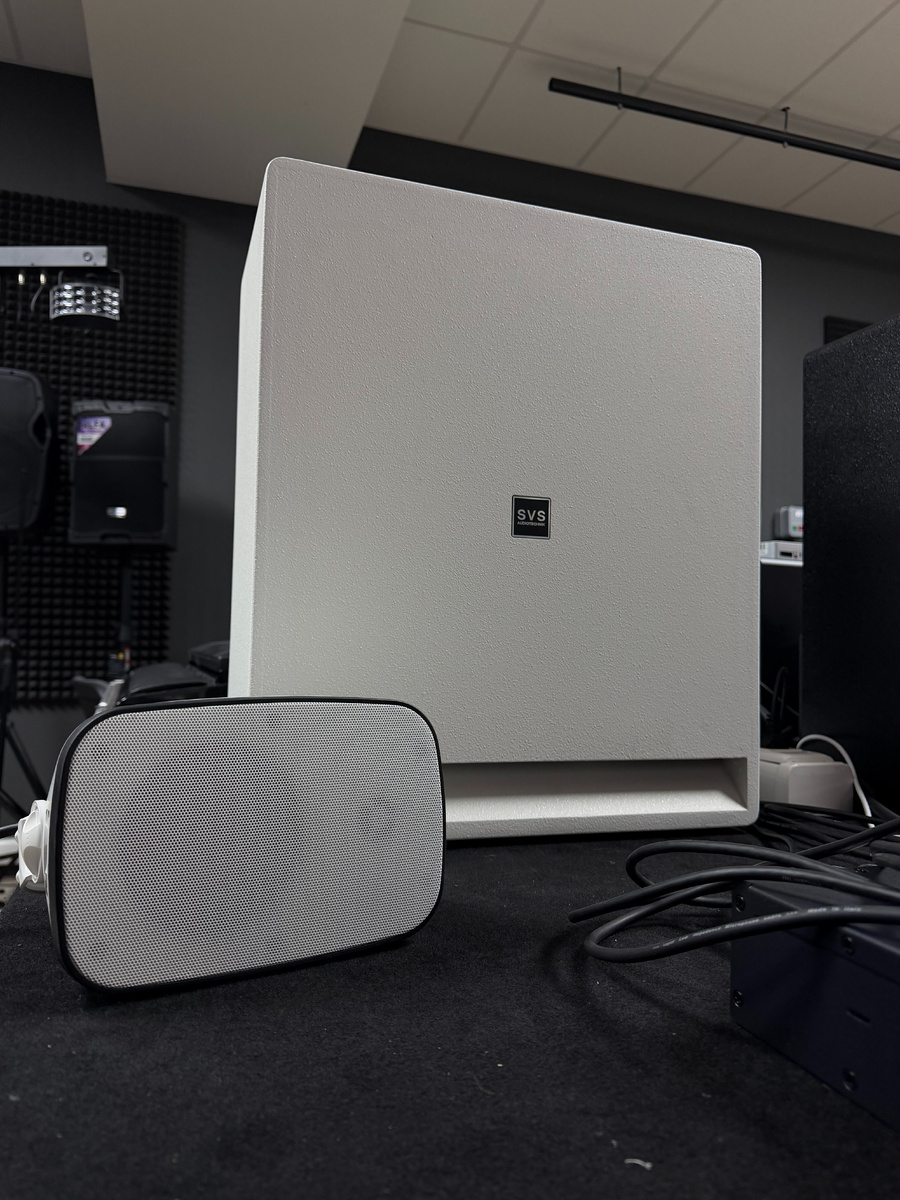 Рис.1. Сателлит SVS Audiotechnik PAF-5W PRO и сабвуфер SVS Audiotechnik PAF-10S
