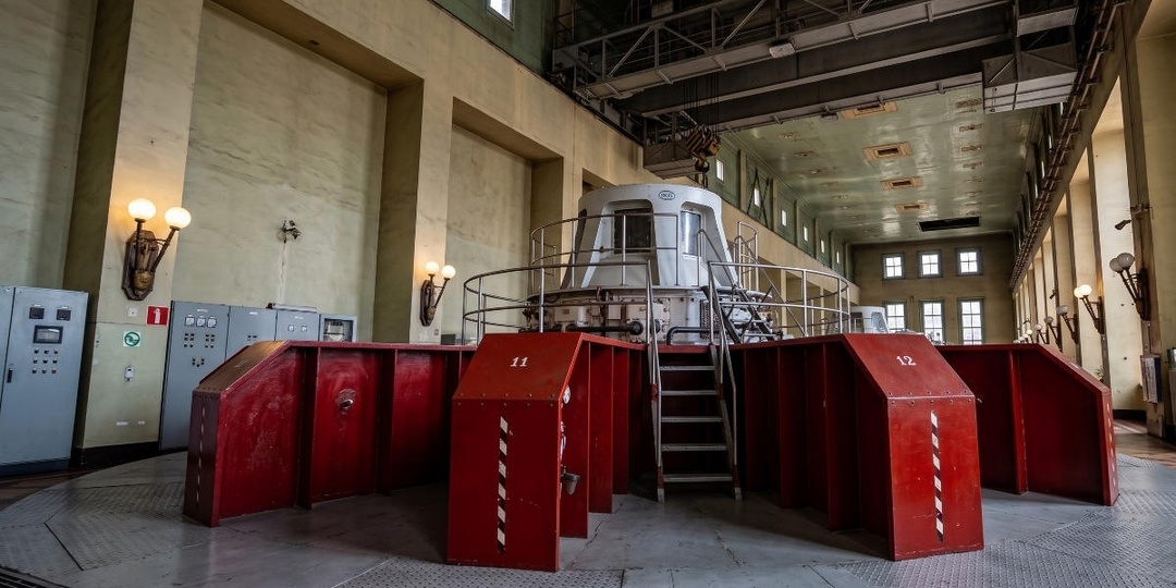 Конец эпохи: на Усть-Каменогорской ГЭС демонтируют турбину 1959 года