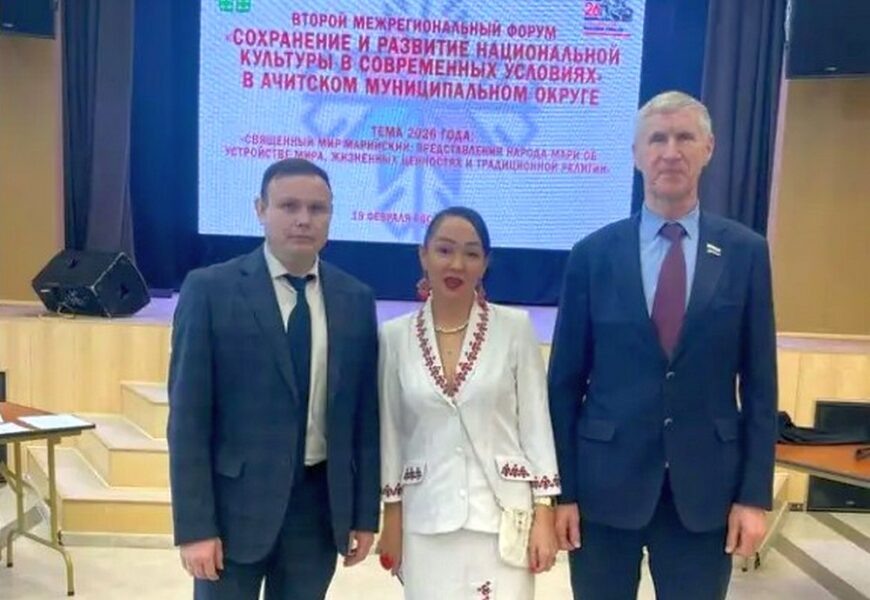 На фото: слева от Натальи Ябеовой глава Ачитского района Дмитрий Софронов, справа депутат заксо Михаил Копытов (он тоже подал заявление на праймериз). Фото: страница Натальи Ябеовой в Одноклассниках