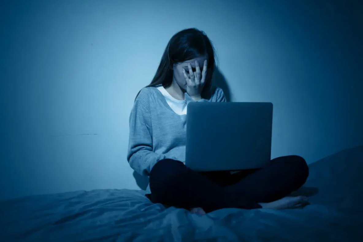 Кибербуллинг: когда обидчик приходит домой вместе с ребёнком