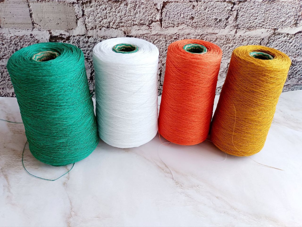 Лён в 4-х оттенках. В таких же цветах я купила хлопковое микробукле, чтобы вязать из микса.