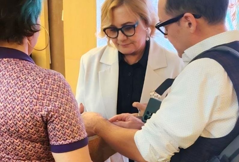 Милая женщина в белом пиджаке, кто она?!Tracey Lee Ann Foley из Канады, она же Елена Вавилова из СССР