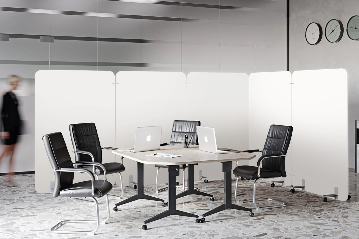 Переговоры, совещания, интервью — мобильная перегородка R-Line создаст пространство для любых задач. Код для поиска на сайте — 529123.