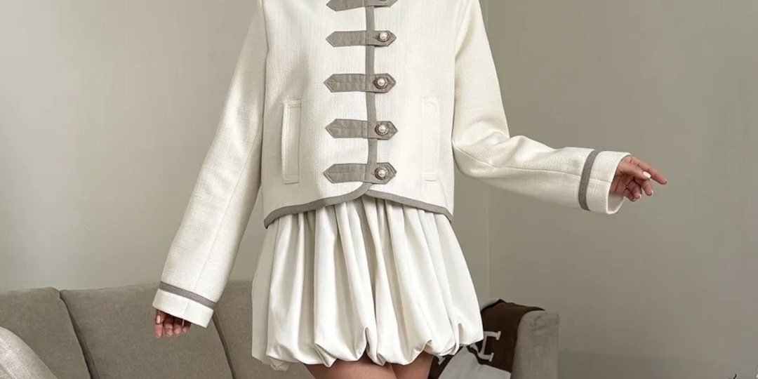 Что купить на WB весна 2026: брюки с кейпом, трендовые костюмы, акцентные жакеты