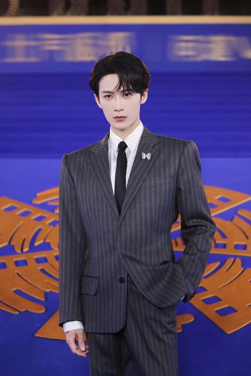 Актёр Тань Цзяньцы. Смотрите много фото в галерее...