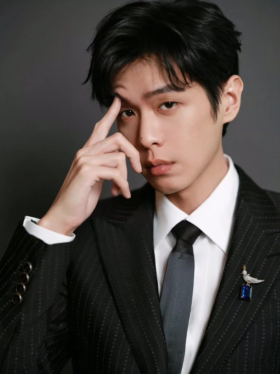 Актёр Чжан Жоюнь. Смотрите много фото в галерее...