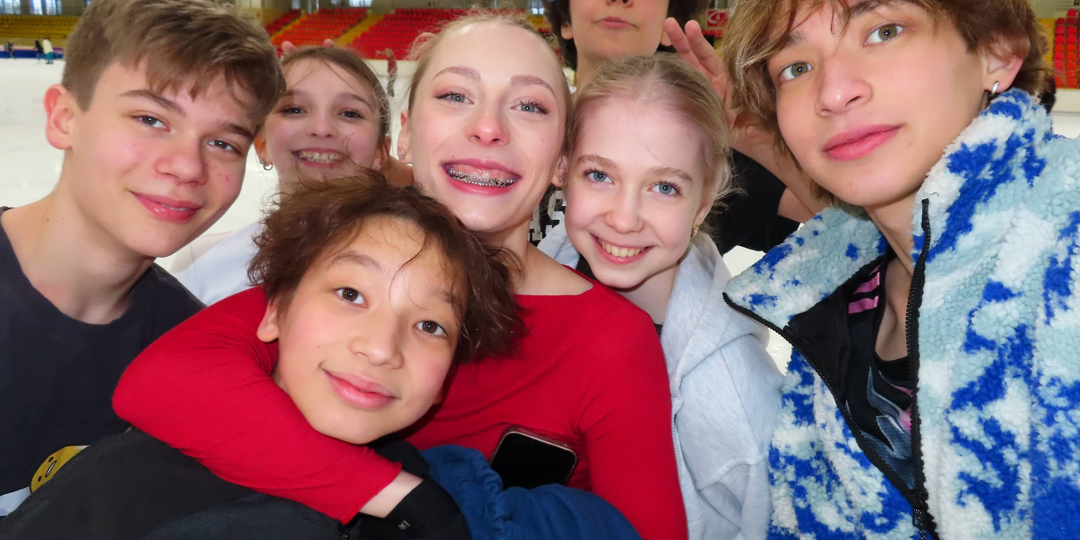 Пять лет победе России на командном ЧМ, центр фк Алины Загитовой почти построен, Морис и Петр путешествуют на край Земли и другие новости.