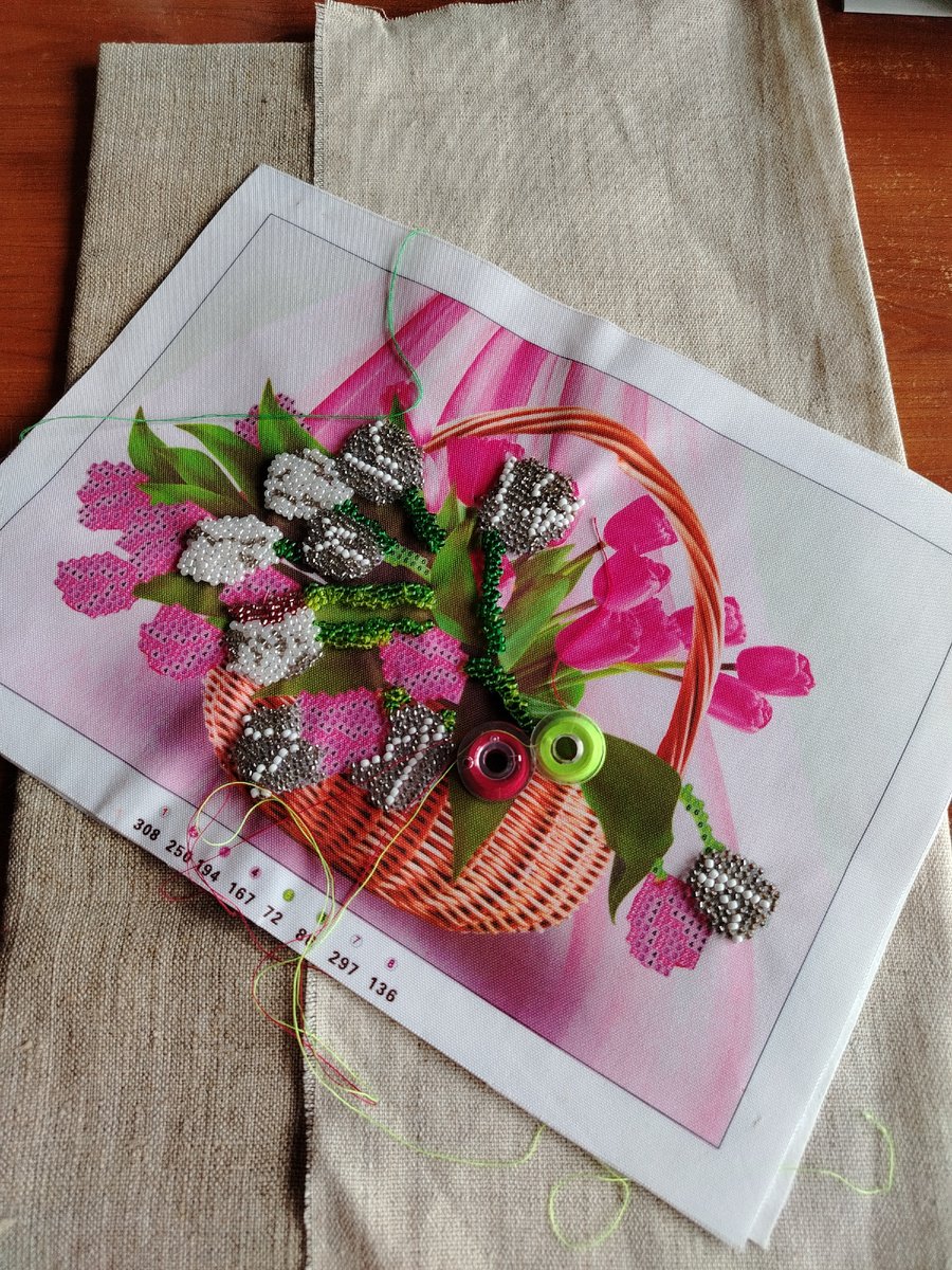 Не факт, что я быстро сделаю, тем более, что сумок у меня много разных, но что это будет лицевая сторона шопера, это точно. Пока не решила какая будет рогожка светлая или тёмная. В процессе...)) 