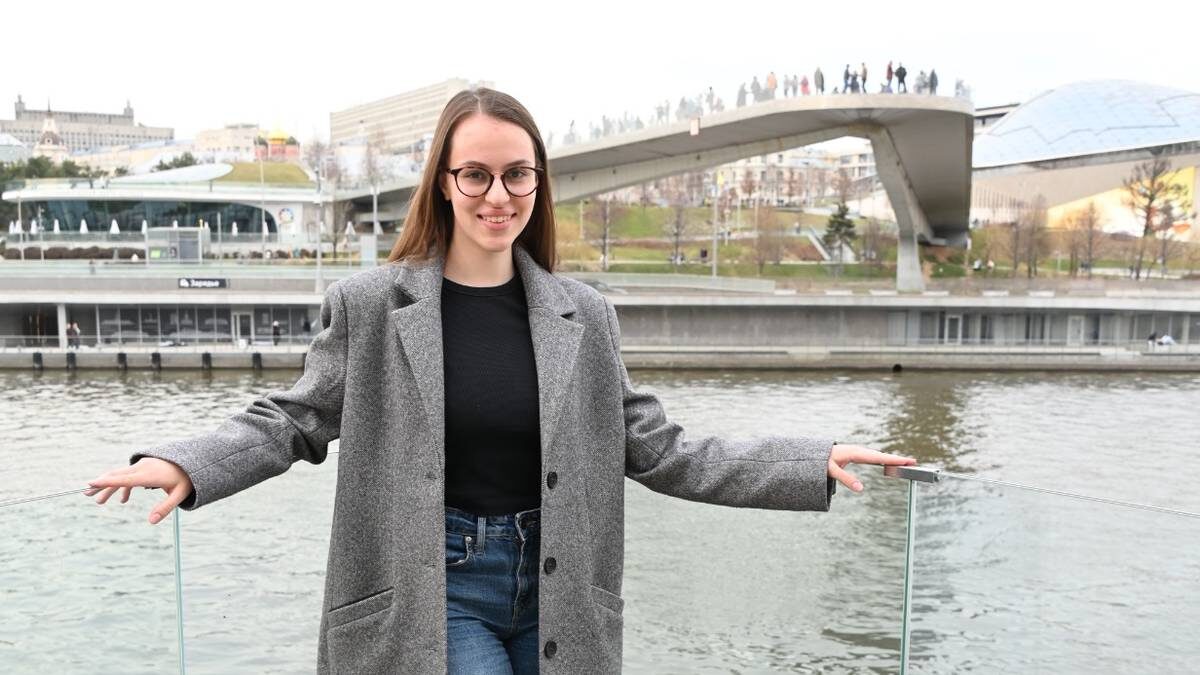    Москвичка Таисия Монастырная на смотровой площадке Раушской набережной / Фото: Мария Хапцова / Вечерняя Москва