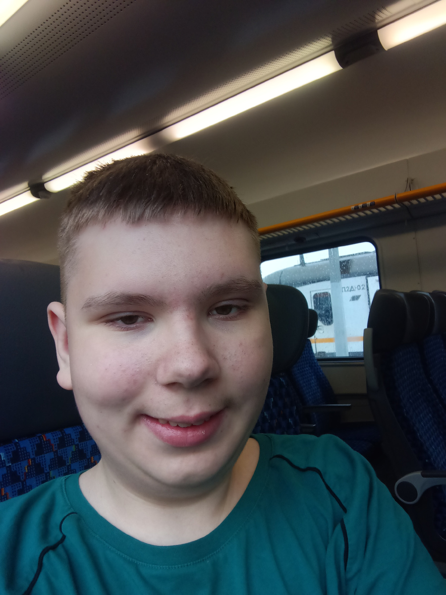Это я сижу в ЛжеЭкспрессе