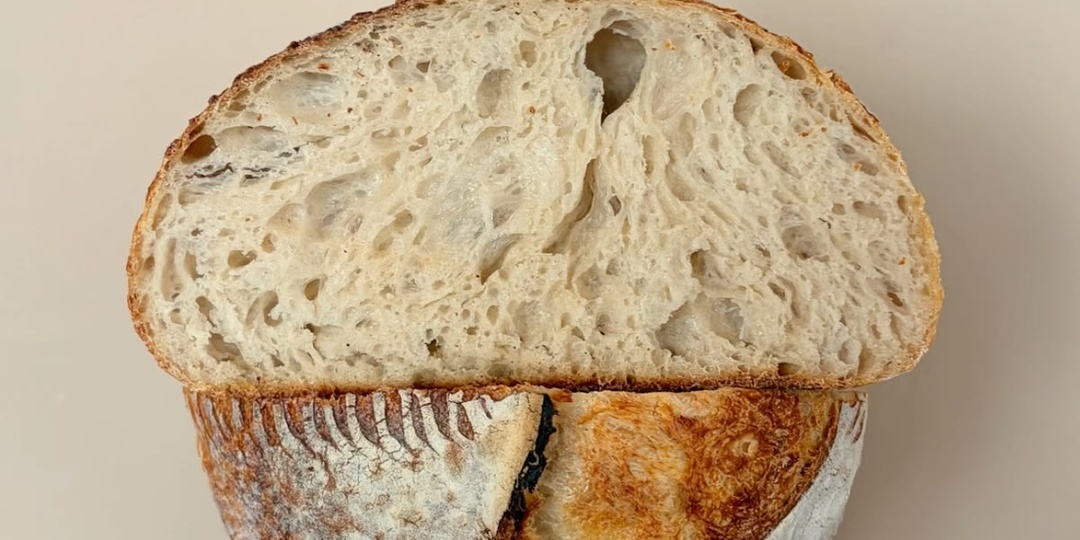 Французская булка на закваске со сливочным маслом: нежнее обычного и проще, чем кажется