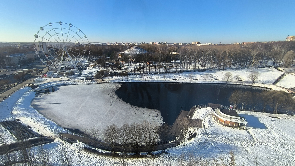 Парк им. С.М.Кирова. Вид из окна номера