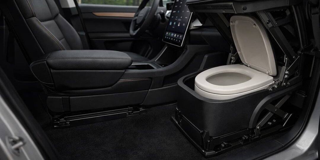 Унитаз прямо в сиденье: автопроизводитель придумал неожиданную функцию для машин