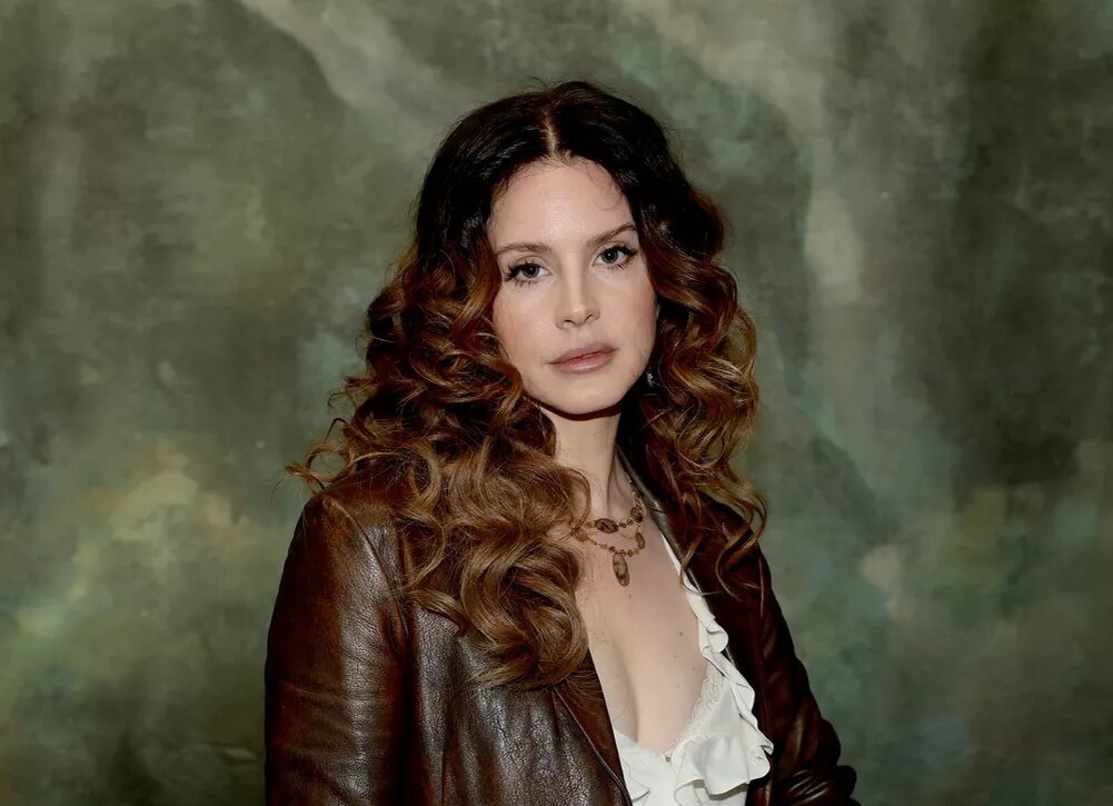    Лана Дель Рей сюрпризом выпустила новую песню про Джеймса Бонда