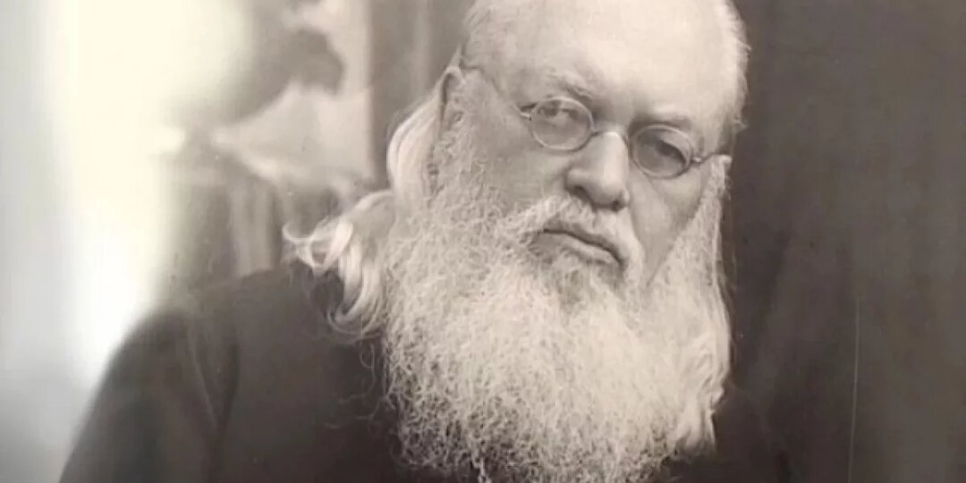 С крестом и скальпелем. Почему памятники святому Луке получились разными