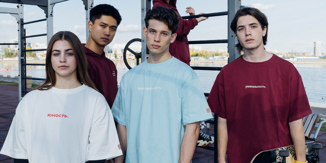 «Мы прямо заморачиваемся». Как от печати мемов на майках «Принт Шоп» пришел к премиальному мерчу