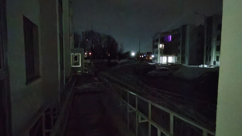 Света нет, но вы держитесь... до лета: как жителей ЖК Митино Дальнее "кормят завтраками" с декабря