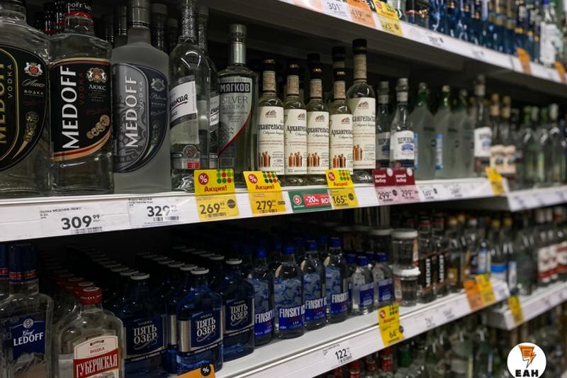 Запретить продавать алкоголь возле остановок предложили в Госдуме