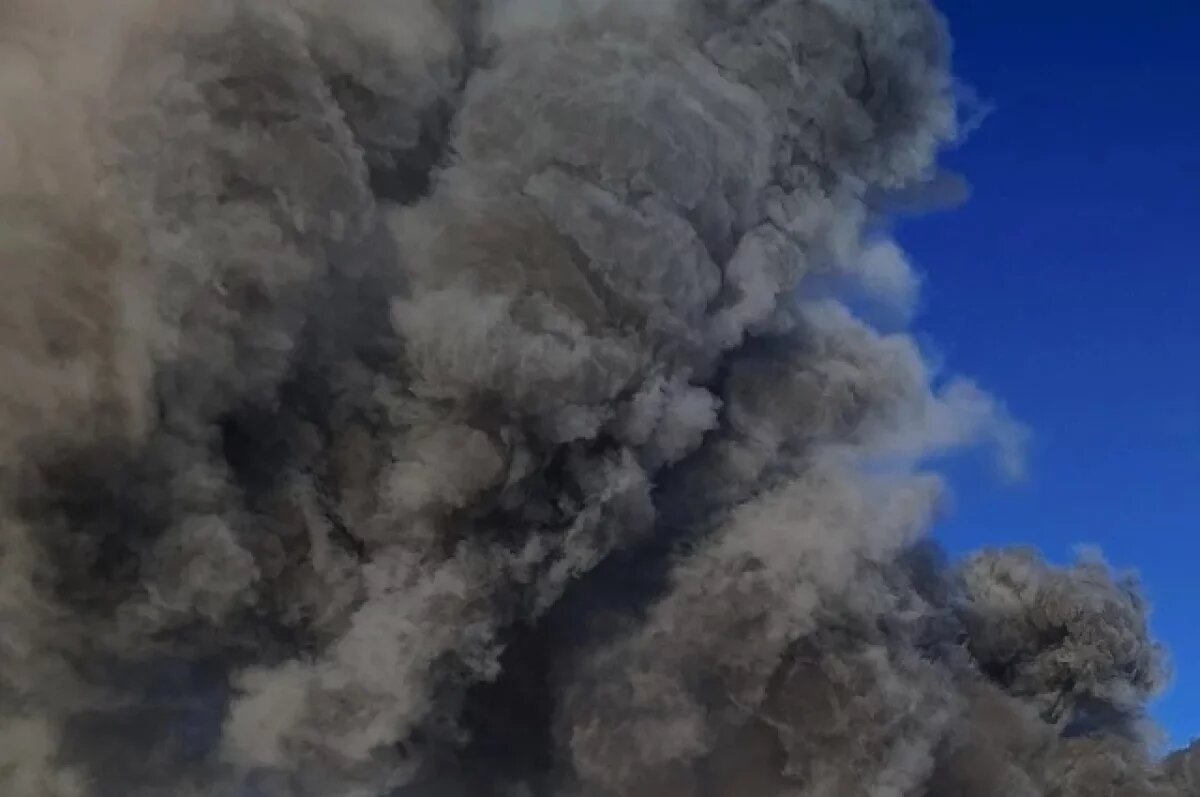    В США вспыхнул пожар на атомном авианосце, пострадали три моряка