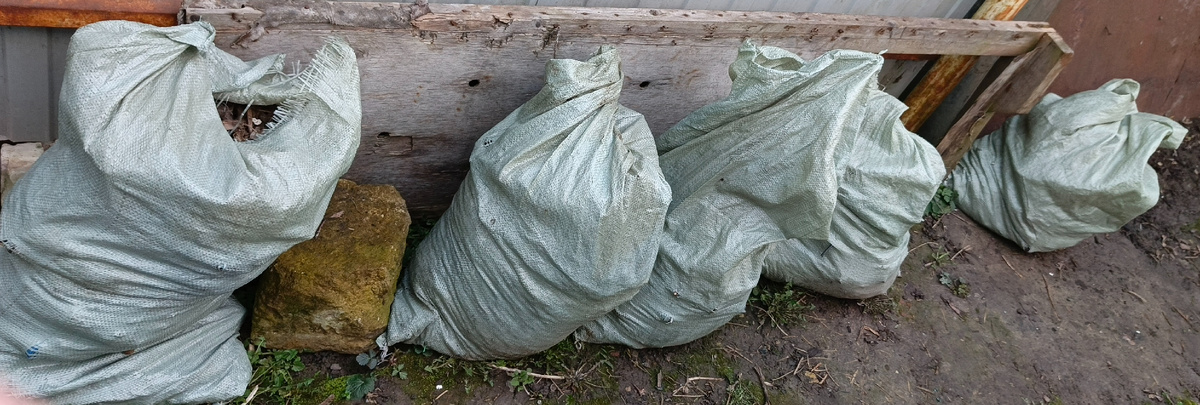 Мешки, заполненные за эту весну.