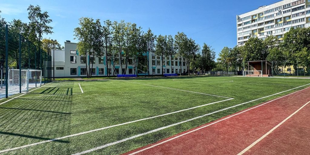 Территории московских школ преобразятся к новому учебному году