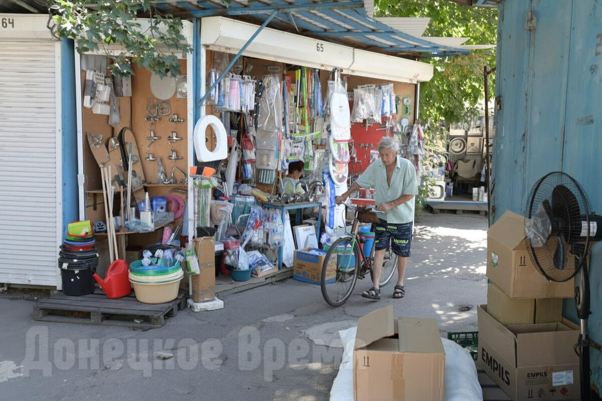 В мае территорию рынка «Аквилон» в Донецке планируют полностью расчистить/ Фото: Светлана Кисилева
