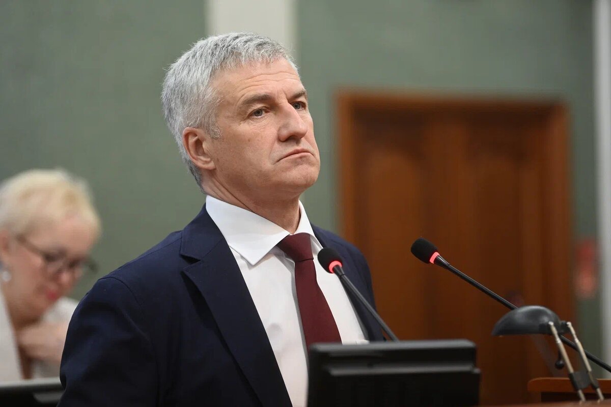    Глава Карелии Артур Парфенчиков выступил с отчетом о работе правительства республики за 2025 год перед парламентом региона. Фото: «Республика»/Лилия Кончакова