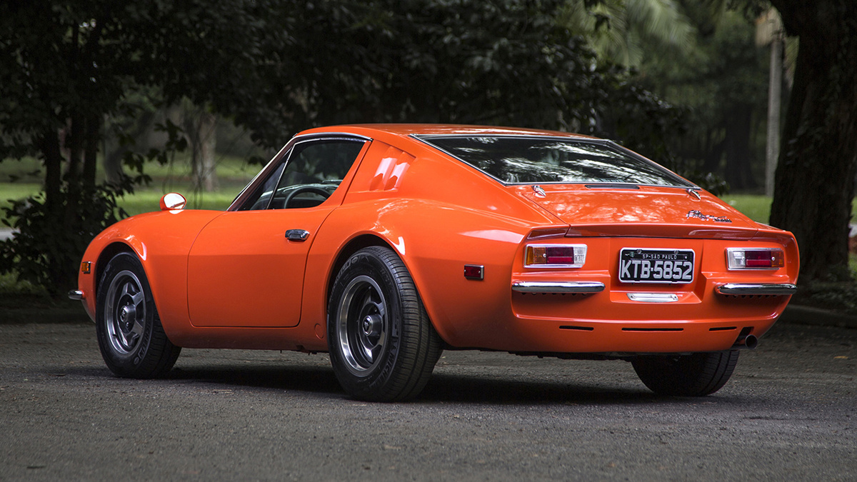 А сзади это была вылитая копия Nissan Fairlady