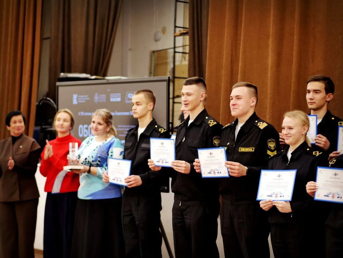 Участники торжественного мероприятия в Академии водного транспорта