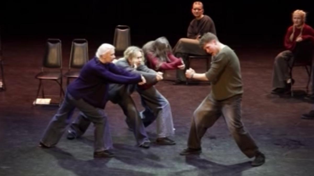    В Курске прошла премьера спектакля «Как рождаются герои?»