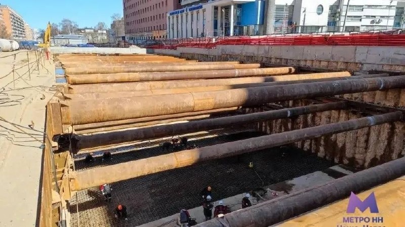    На участке уже уложено более 115 кубометров бетонной подосновы