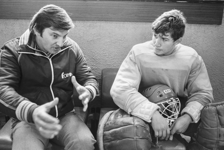    С Владиславом Третьяком после тренировки, 1984 год   
Игорь Уткин/ТАСС