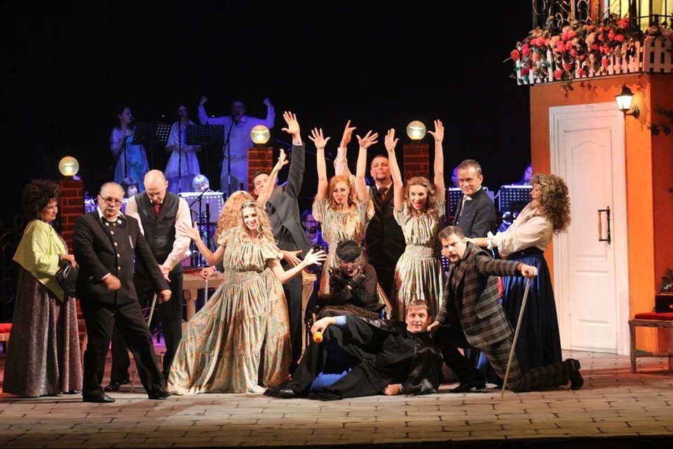    Спектакль «Таинственный ящик». Фото: Донецкий молодежный театр