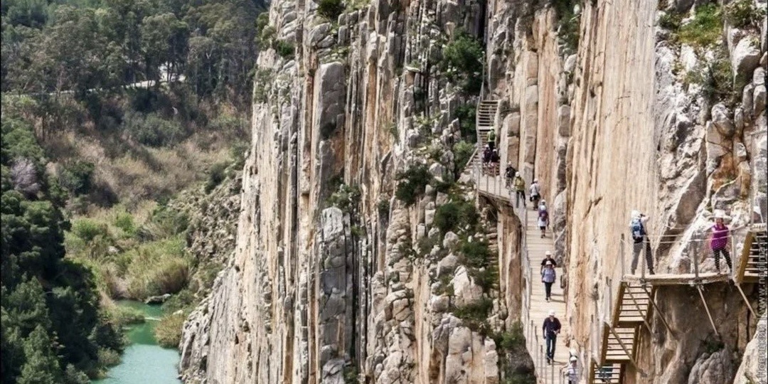 Самая опасная тропа в мире теперь безопасна. Но нервы всё ещё проверяет