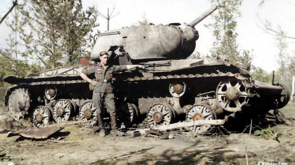 Тяжелый, но беспомощный: Как КВ-1С в 43-м пытался бороться с «Тиграми» и «Пантерами»?