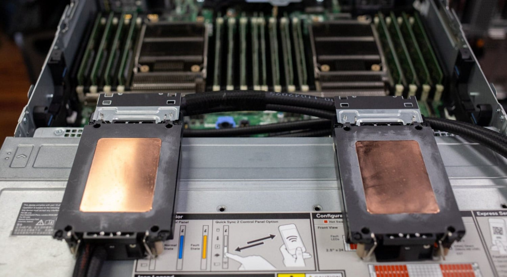 Сервер Dell PowerEdge R760, Intel Xeon Emerald Rapids 8580, 256 ГБ DDR5, Хранилище: 8 × 7,68 ТБ Solidigm P5520 в RAID 5 на контроллере Dell PERC12